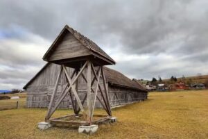 &Aacute;rp&aacute;dh&aacute;zi Szent Kinga katolikus deszkatemplom