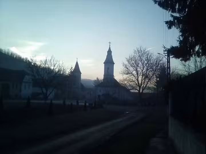 Biseca Sf&acirc;nta Treime Curciu