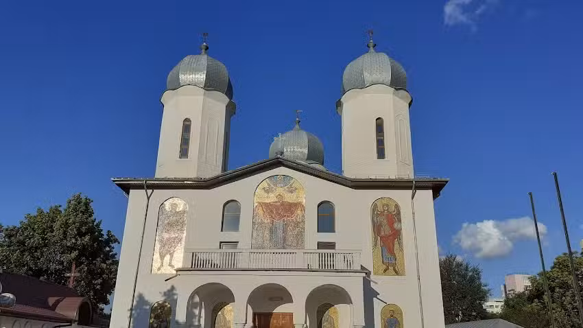 Biserica &bdquo;Acoperăm&acirc;ntul Maicii Domnului&rdquo;