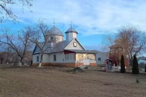 Biserica Acoperăm&acirc;ntul Maicii Domnului din Florești