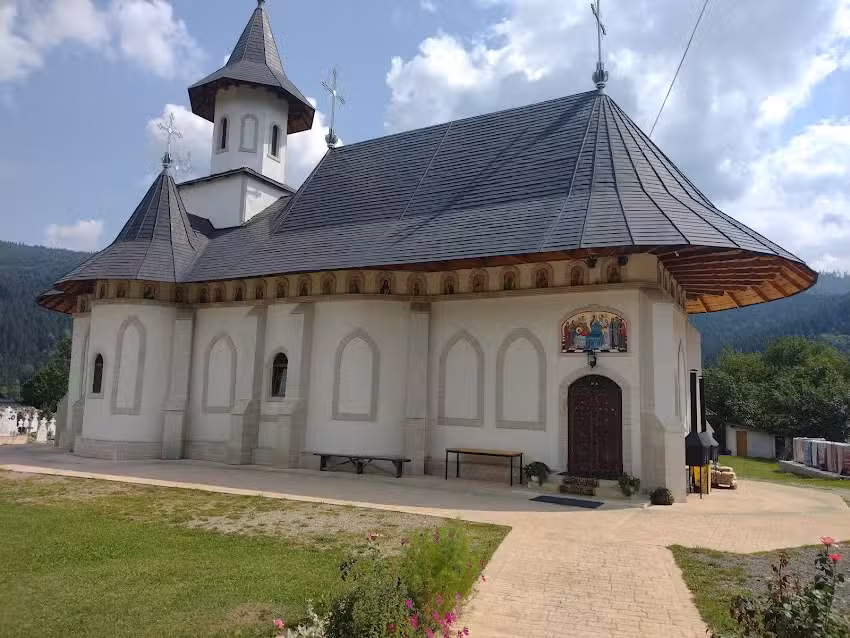 Biserica Adormirea Maicii Domnului