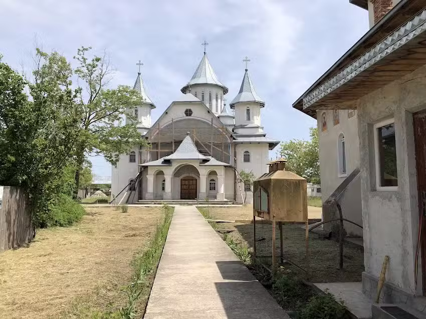 Biserica &bdquo;Adormirea Maicii Domnului&rdquo;