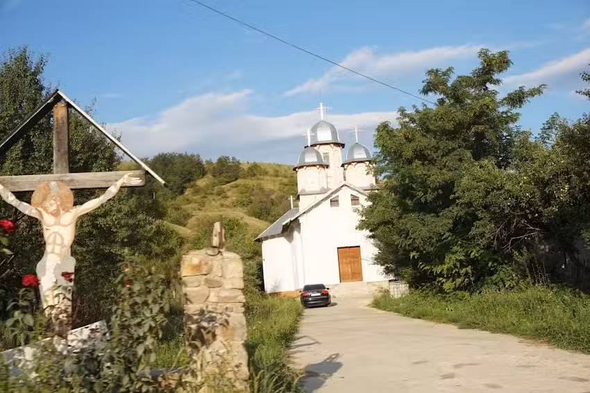 Biserica Adormirea Maicii Domnului Carpinistea