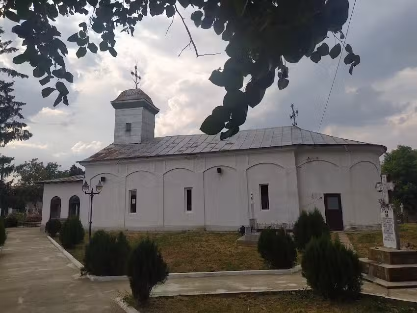 Biserica &bdquo;Adormirea Maicii Domnului&rdquo; Pădureni