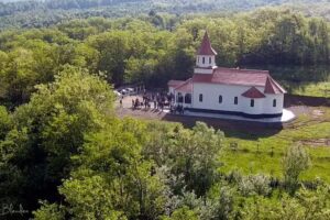 Biserica Adormirea Maicii Domnului și Sfinții Împărați Constantin și Elena