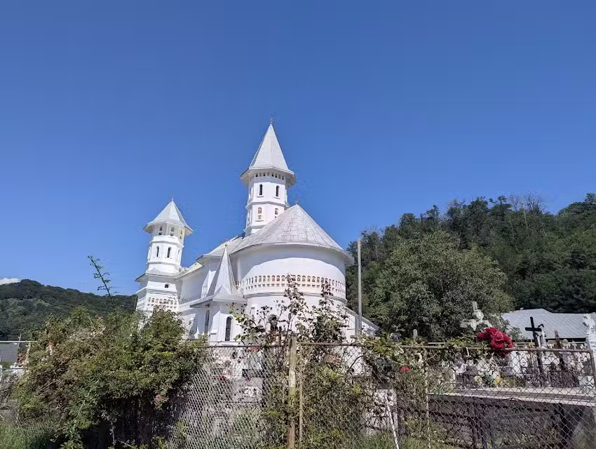 Biserica &bdquo;Buna Vestire&rdquo; &ndash; Sărata