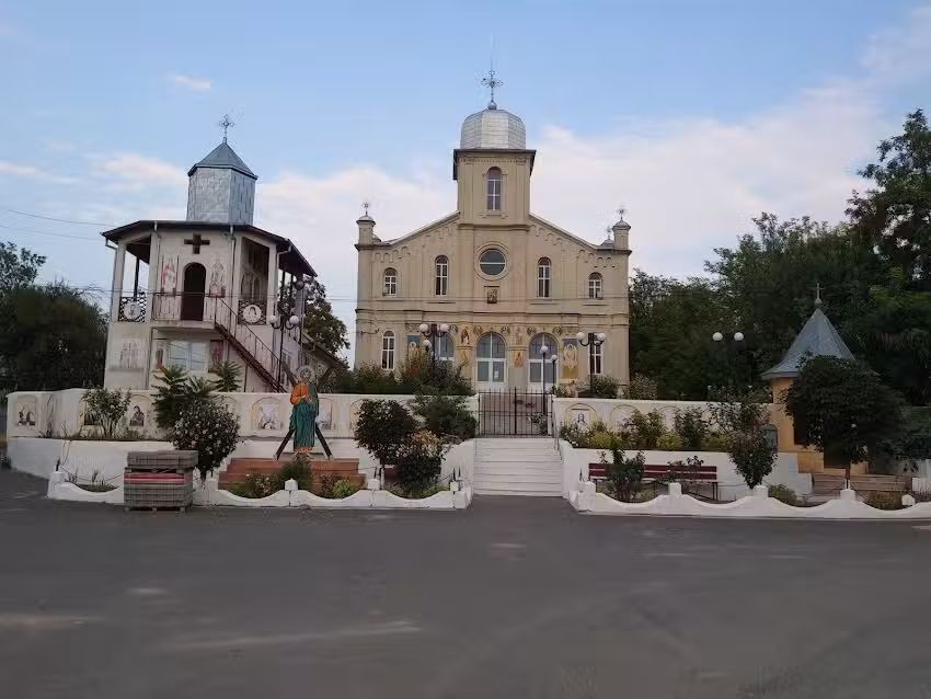 Biserica cu hramul ,,Sf. Arhangheli Mihail şi Gavriil&rdquo;