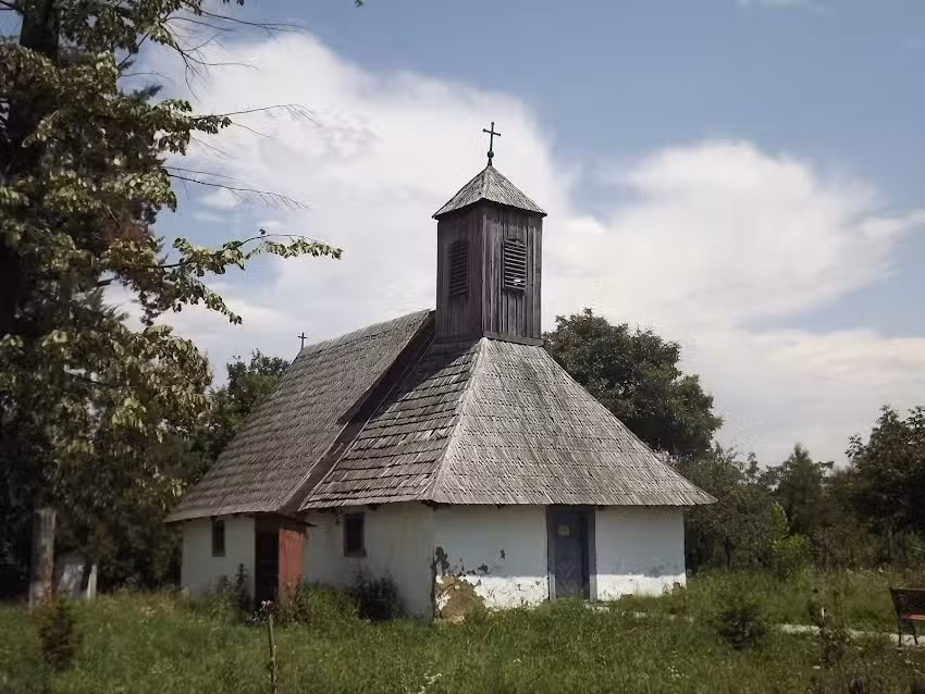 Biserica de Lemn Adormirea Maicii Domnului