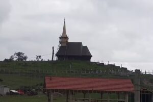 Biserica de lemn Adormirea Maicii Domnului