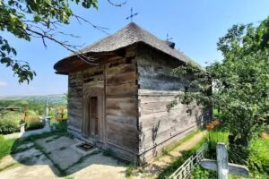 Biserica de lemn Adormirea Maicii Domnului din Cerțești