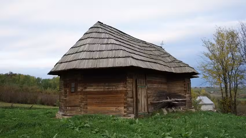Biserica. De. Lemn Bălușeni