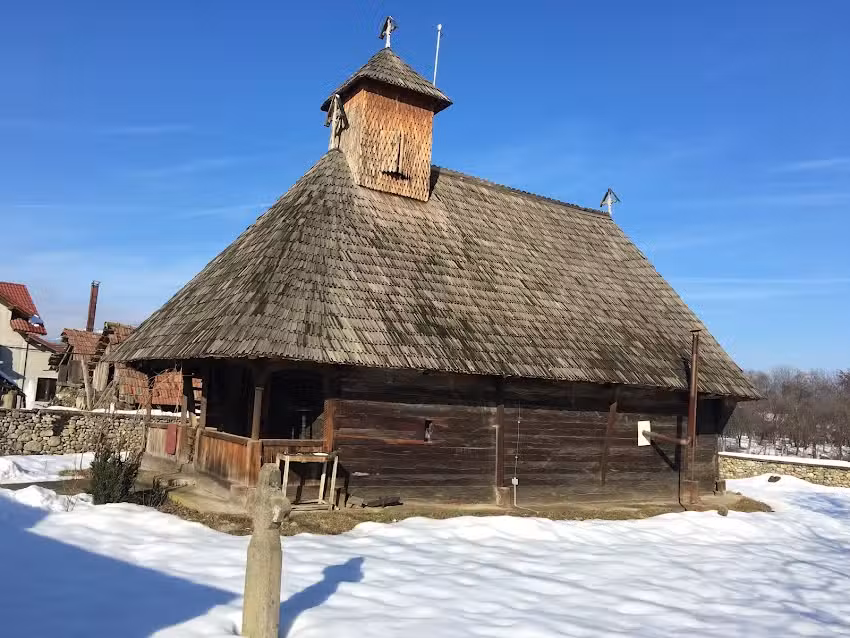 Biserica de Lemn Cuvioasa Paraschiva