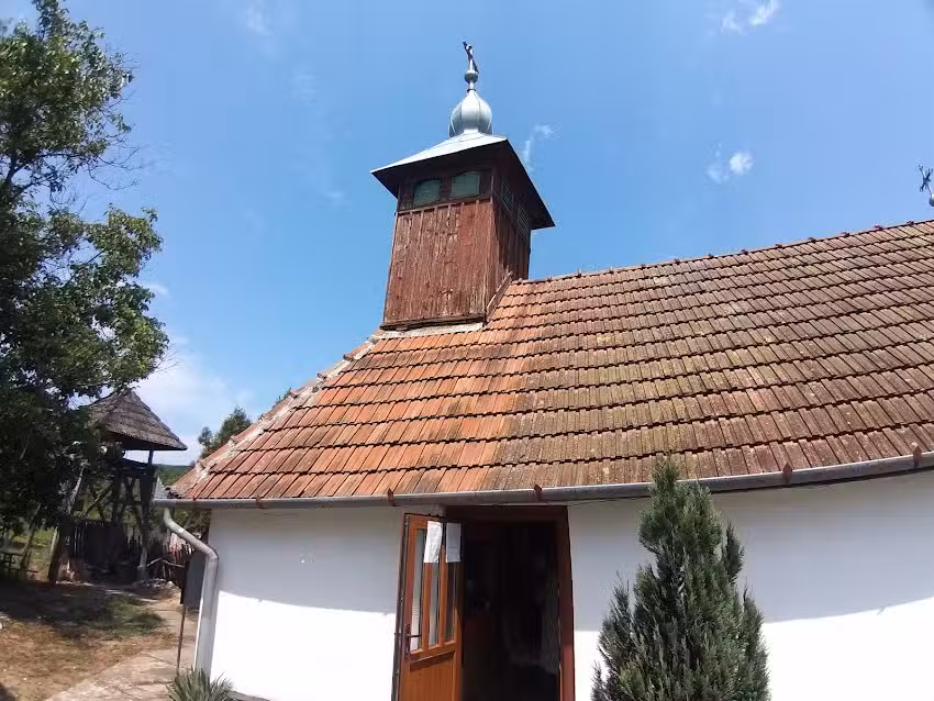 Biserica de lemn greco-catolică Sf&acirc;nta Treime
