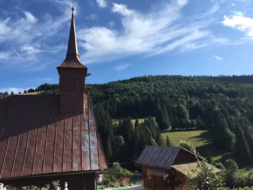 Biserica de lemn Lăzești
