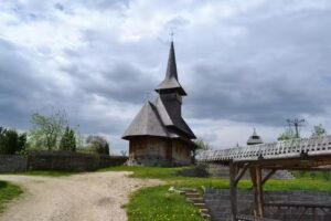 Biserica de lemn Nașterea Maicii Domnului
