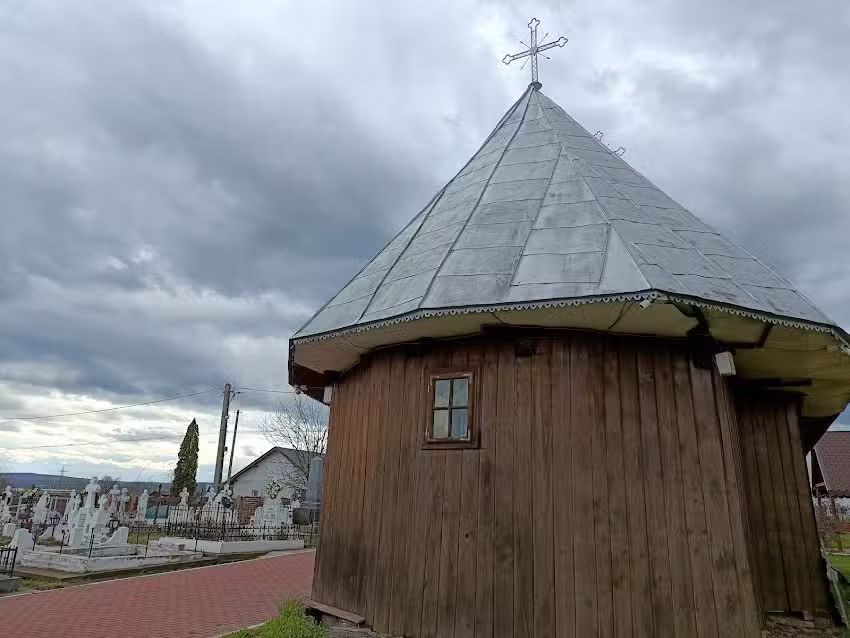 Biserica de lemn &bdquo;Pogor&acirc;rea Sf&acirc;ntului Duh&rdquo; Sinăuți