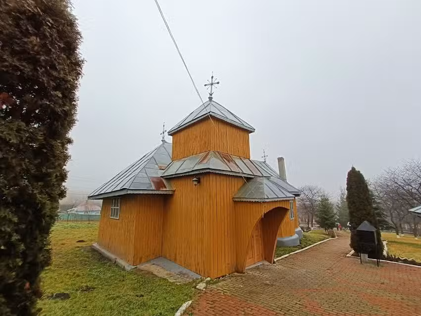 Biserica de lemn Saucenița