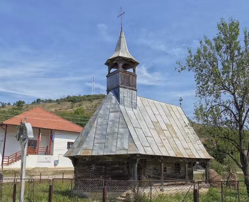 Biserica de lemn &rdquo;Sf. Arhangheli Mihail și Gavriil&rdquo;