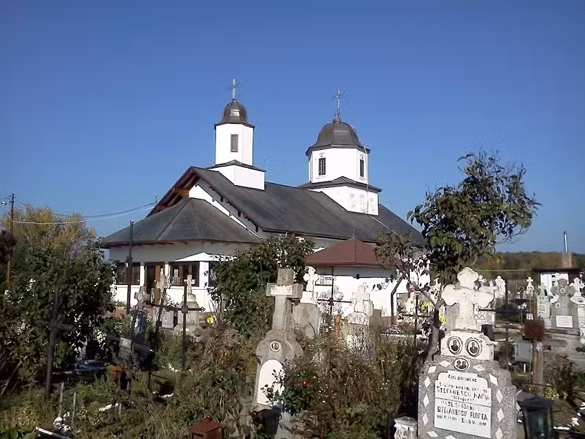 Biserica de lemn Sf Arhangheli Mihail si Gavriil