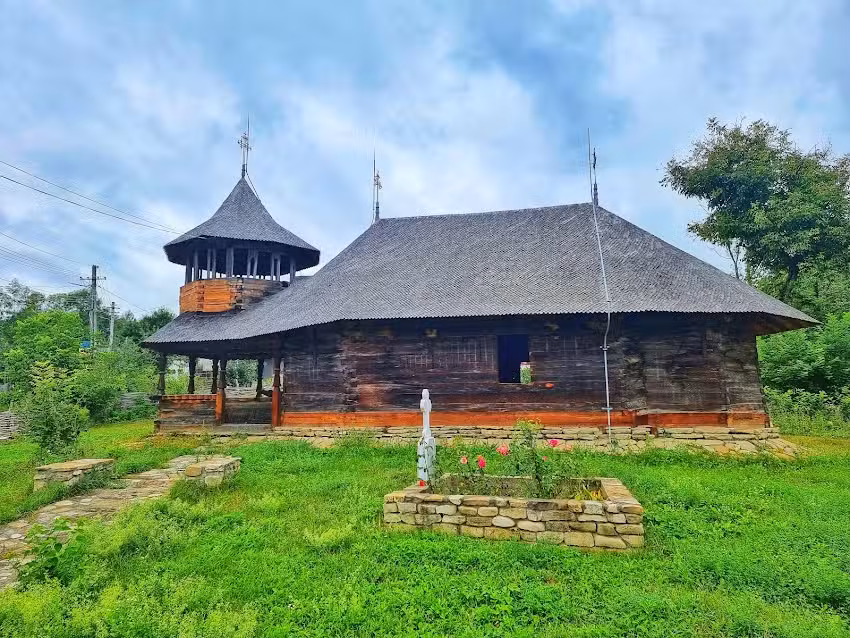 Biserica de lemn Sf. Cuvioasă Parascheva