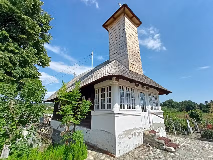 Biserica de lemn &bdquo;Sf. Voievozi&rdquo;