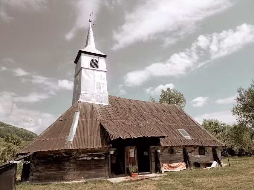 Biserica de lemn Sfinții Arhangheli