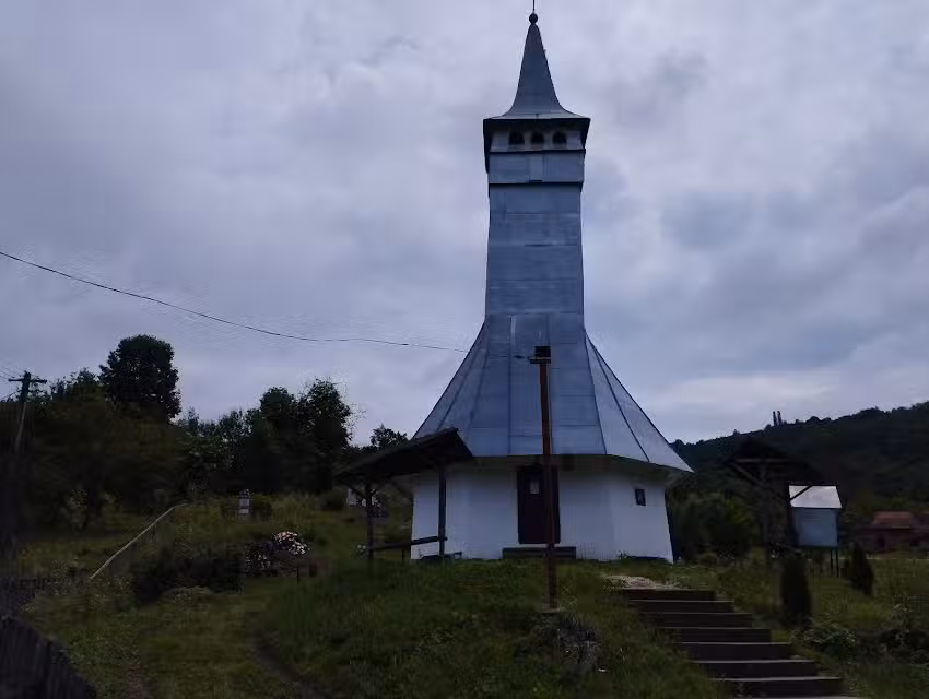 Biserica de lemn Sfinții Arhangheli