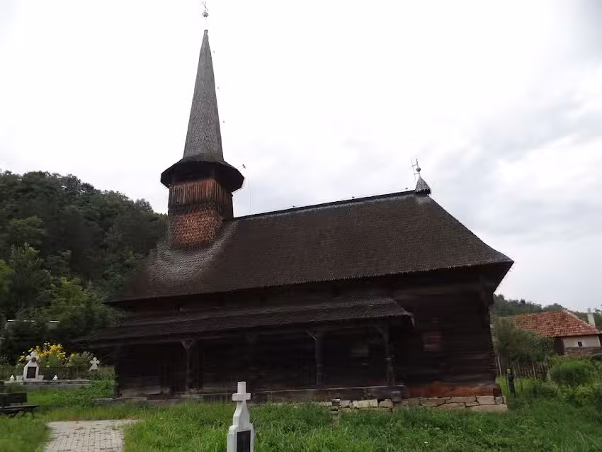 Biserica de lemn &bdquo;Sfinții Arhangheli Mihail și Gavriil&rdquo;