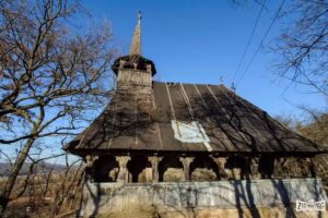 Biserica de lemn Sfinții Arhangheli Mihail și Gavriil