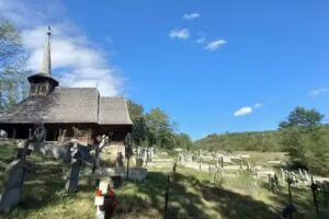 Biserica de lemn „Sfinții Arhangheli Mihail și Gavriil”