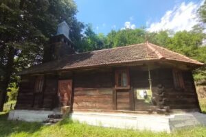 Biserica de lemn Sfinții Arhangheli Mihail și Gavriil