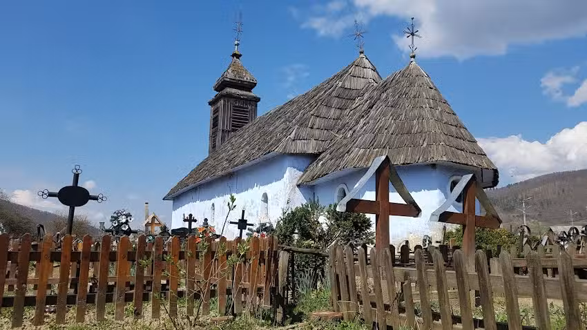 Biserica de Lemn Sfinții Arhangheli Mihail și Gavriil