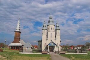 Biserica de lemn Sfinții Arhangheli Mihail și Gavriil