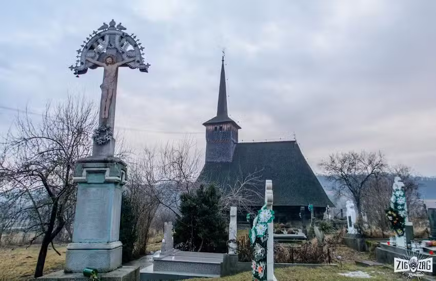 Biserica de lemn Sfinții Arhangheli Mihail și Gavril