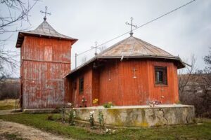 Biserica de lemn Sfintii Mihail si Gavril