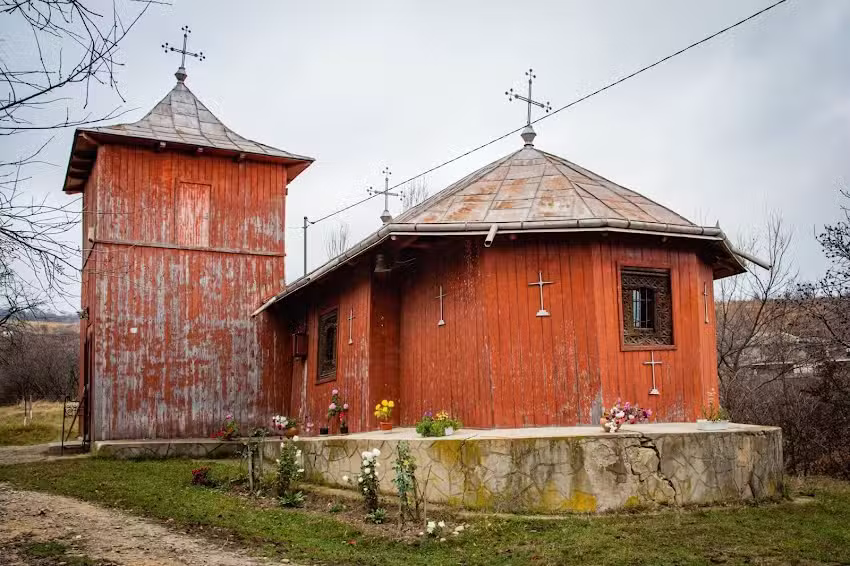 Biserica de lemn Sfintii Mihail si Gavril