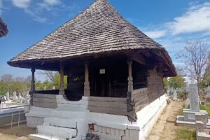 Biserica de lemn „Sfinții Voievozi”