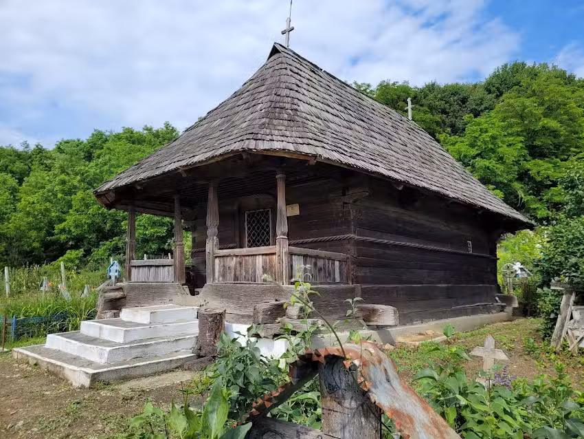 Biserica de lemn &bdquo;Sfinții Voievozi&rdquo;