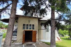 Biserica de Lemn Sfinții Voievozi