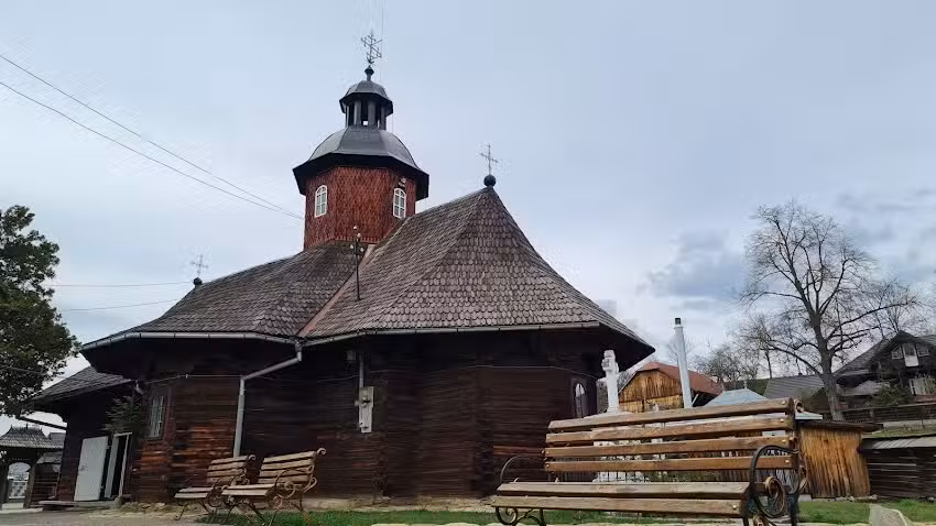 Biserica de lemn Sfinții Voievozi