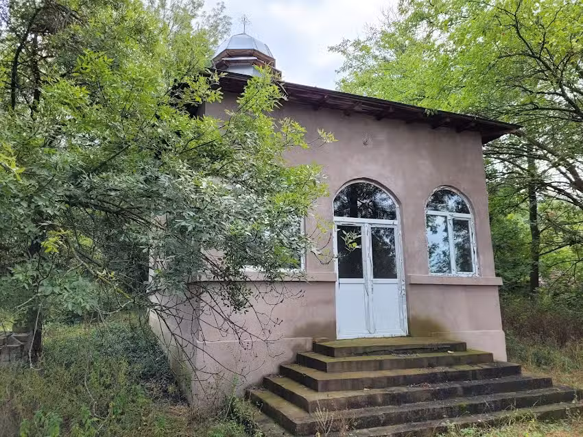 Biserica din deal