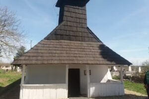 Biserica din lemn a Mănăstirii vechi