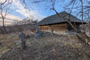 Biserica din lemn Sfintii Voievozi