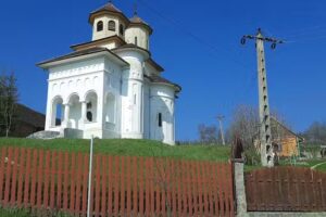 Biserica Fortificata Roades