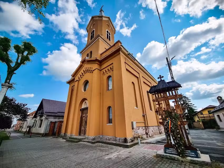 Biserica Greco-Catolică &bdquo;Sf&acirc;nta Treime&rdquo;