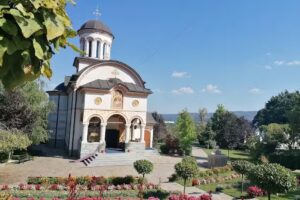 Biserica &bdquo;Izvorul Tamaduirii&rdquo; Troianu