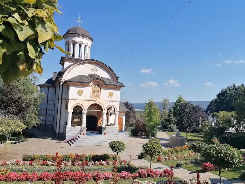 Biserica &bdquo;Izvorul Tamaduirii&rdquo; Troianu