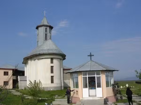 Biserica &ndash; Manastirea Izvorul Tamaduirii
