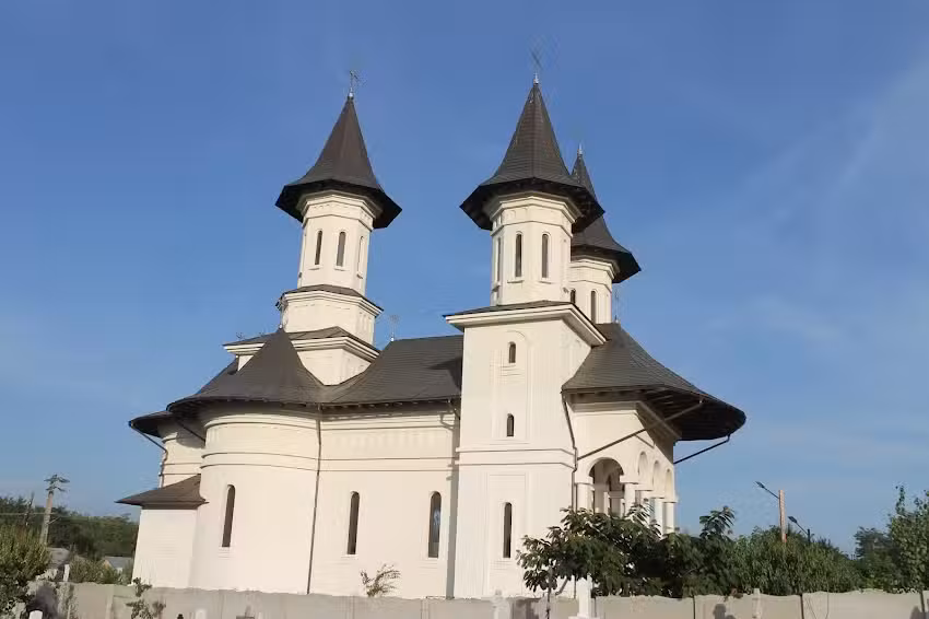 Biserica &bdquo;Nașterea Maicii Domnului&ldquo; Chiraftei