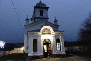 Biserica NAȘTEREA MAICII DOMNULUI, Livezeni